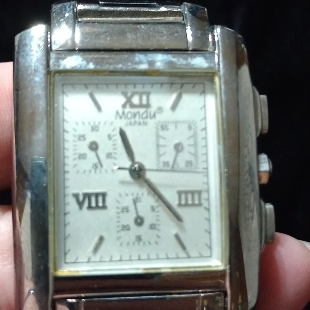 Mondu men wrist